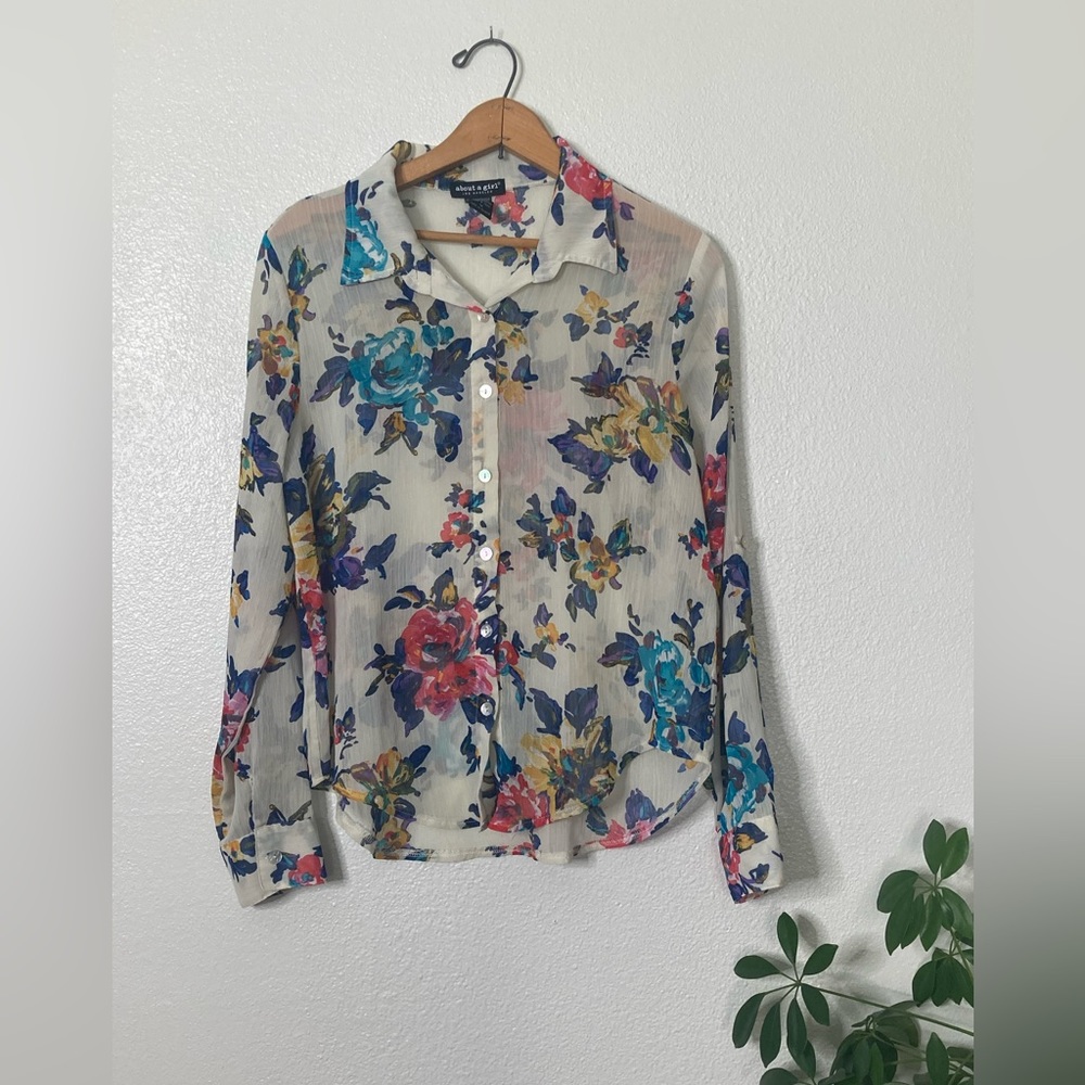 About A Girl Sheer Floral Blouse Size Medium Button Down Roll Sleeves